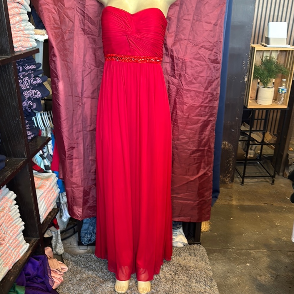 Elegant Red Strapless Dress